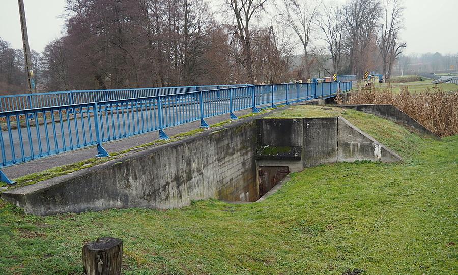 Forteczny most przechylno-przesuwny