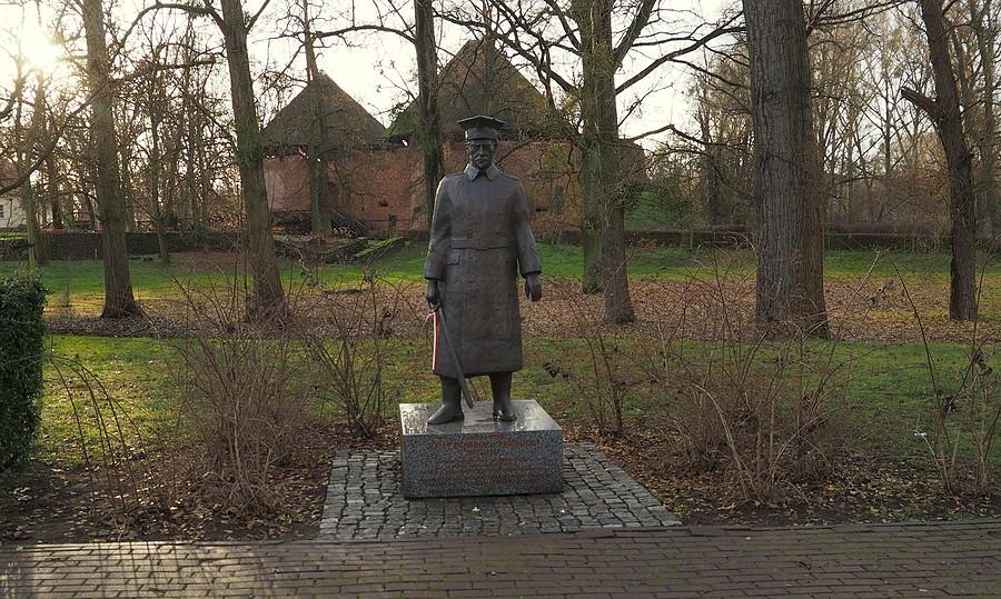Pomnik gen. Dowbora-Muśnickiego d-cy Powstania Wielkopolskiego