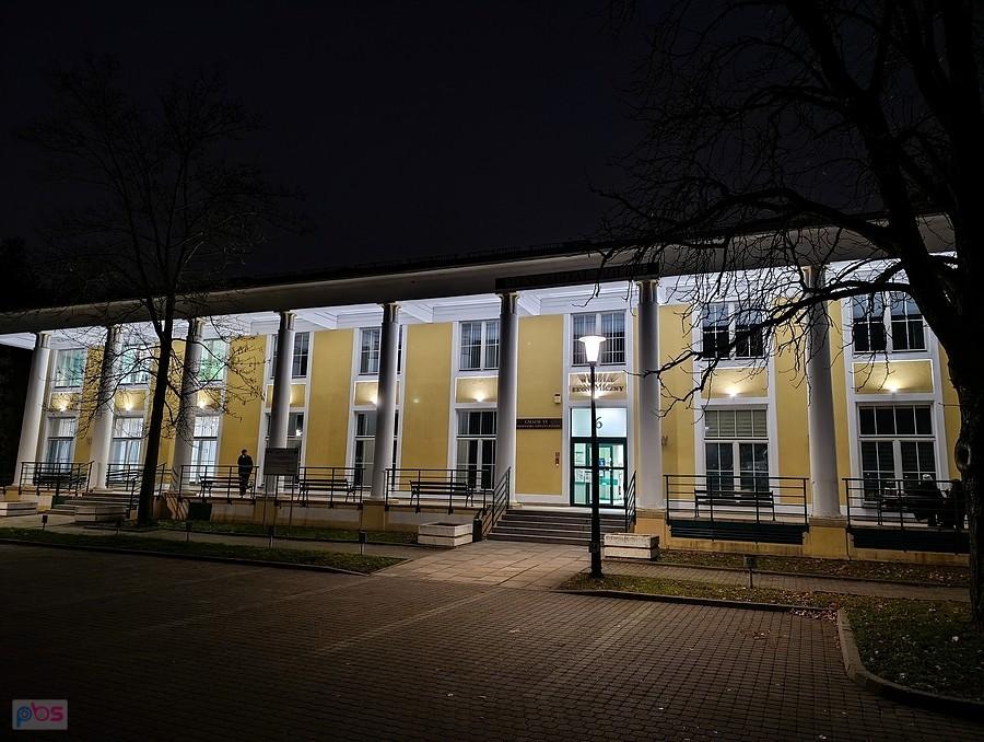 Pustki przy Wydziale Ekonomicznym
