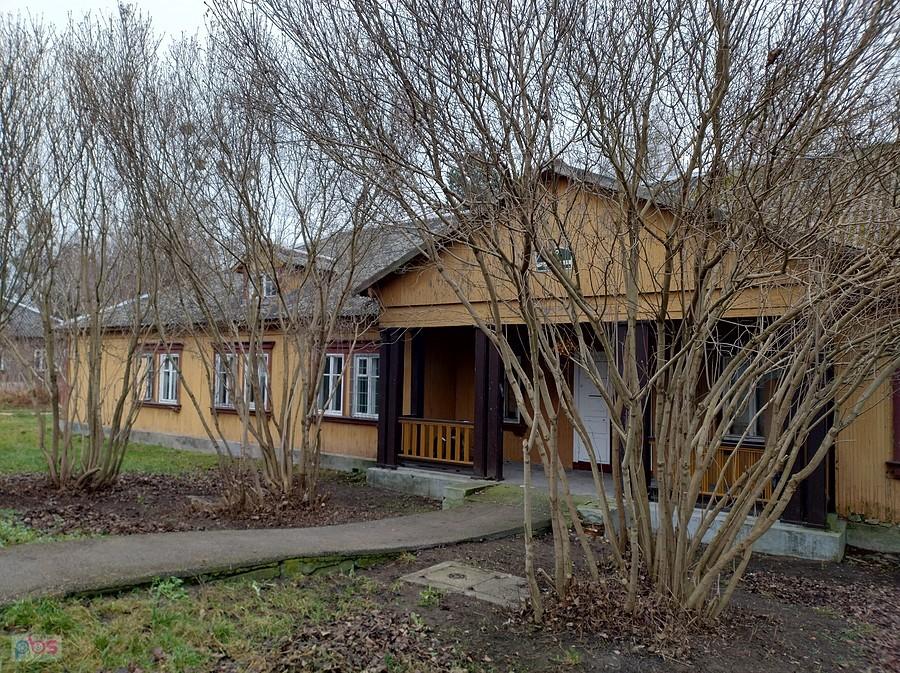Domki na osiedlu Przyjaźń czekają na decyzję, co dalej. W dużej części są już puste i niszczeją