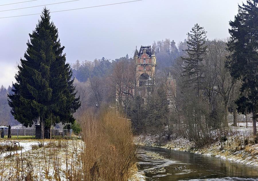 Zamarznięte ruiny w Bobrowie