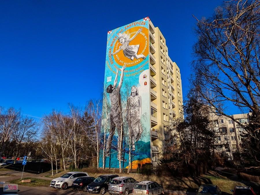 Nowy mural ursynowski, jeszcze farba dobrze nie wyschła