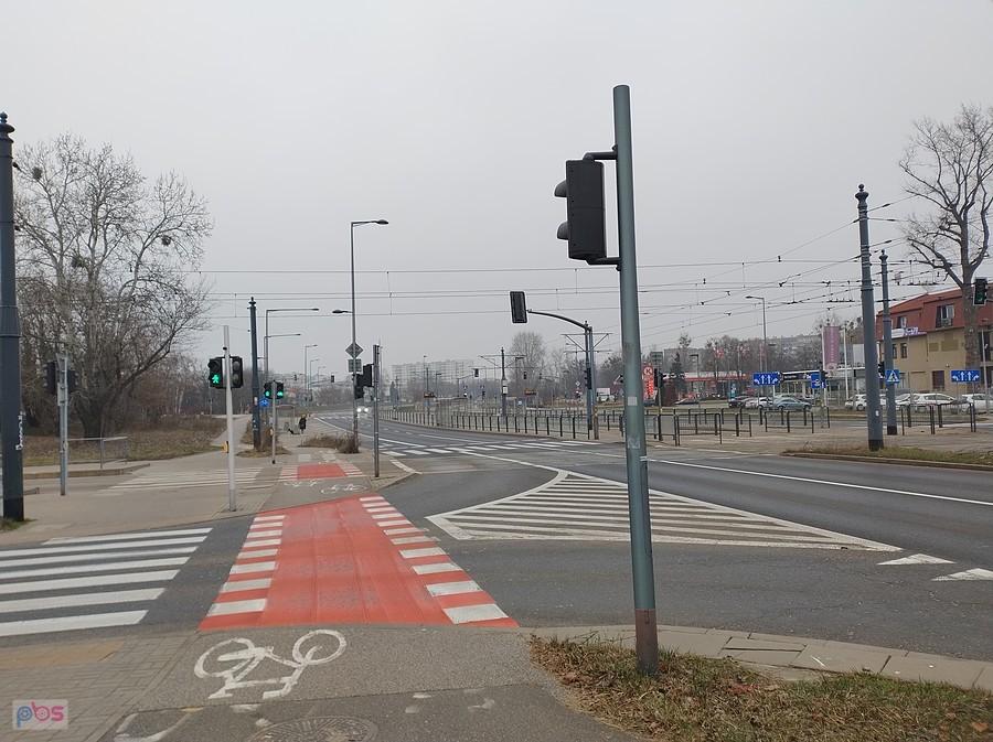Ulica Powstańców Śląskich skrzyżowanie i przejazd rowerowy przez Dywizjonu 303