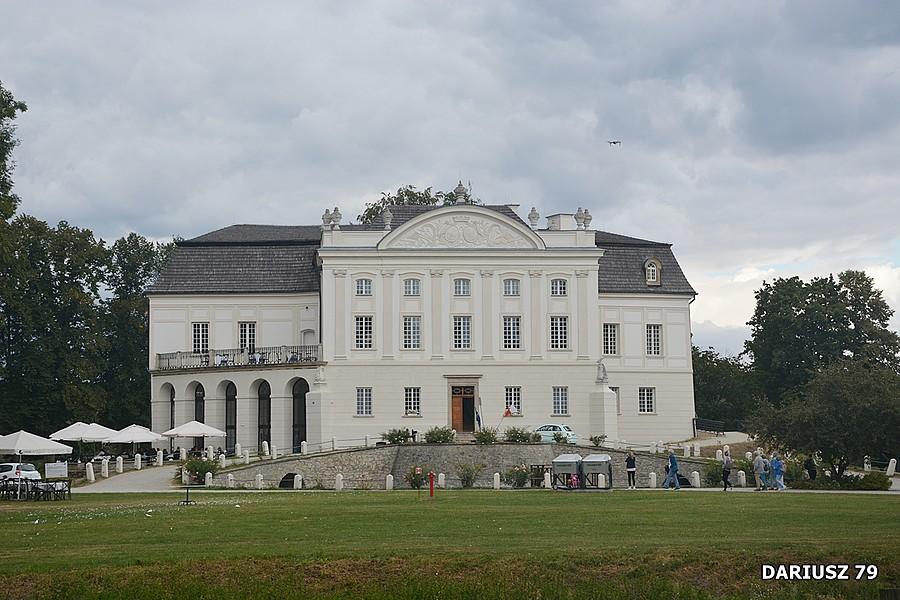 Pałac w Kurozwękach