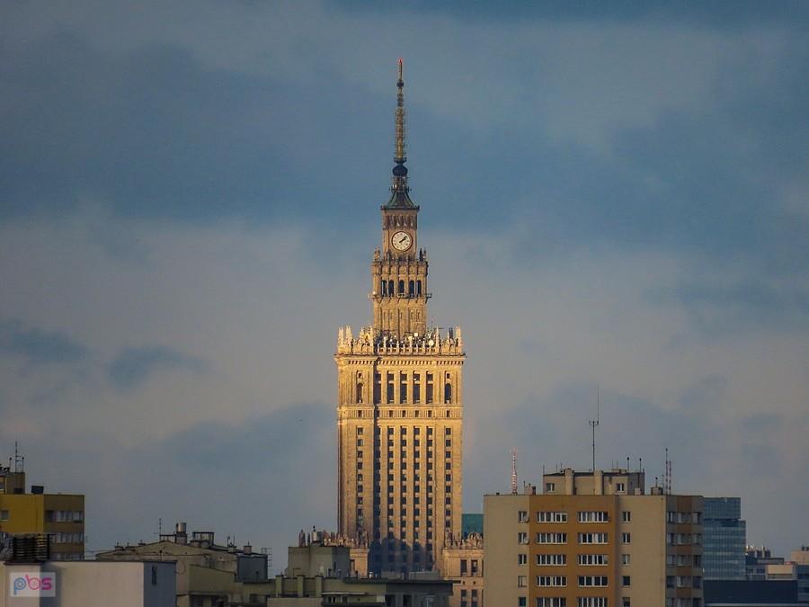 Oświetlony słońcem Pałac Kultury