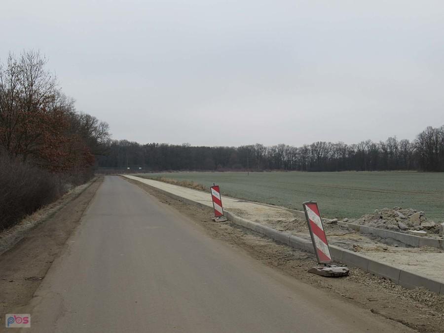 Budowa CPR wzdłuż drogi Księginice - Gąsiorów