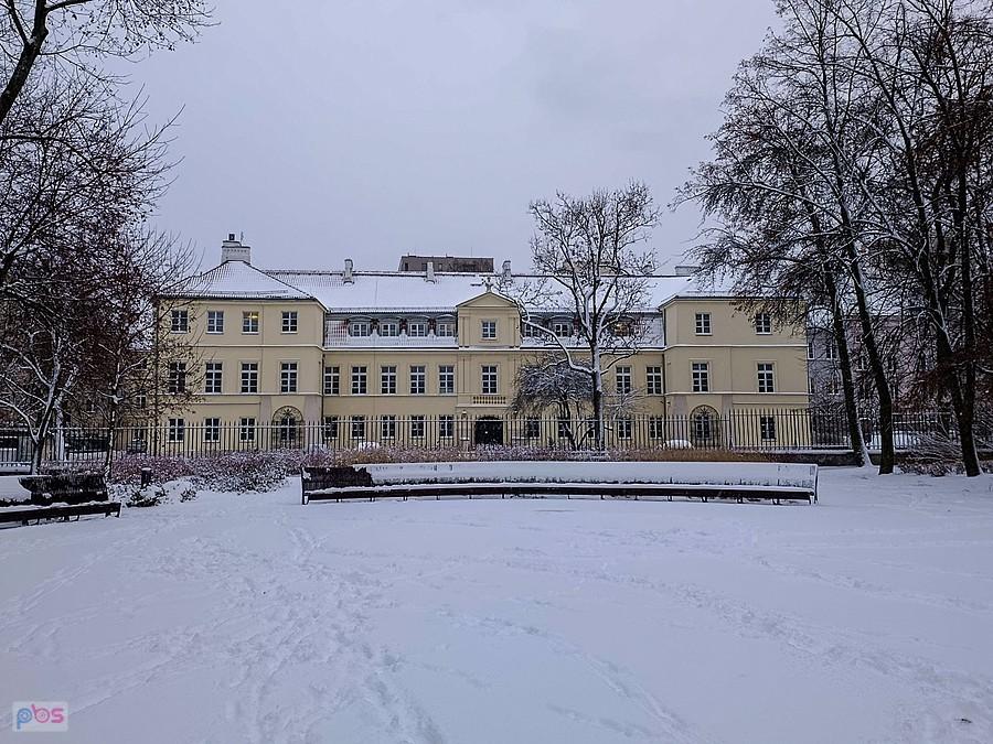 Pałac Pod Czterema Wiatrami od strony Ogrodu Krasińskich