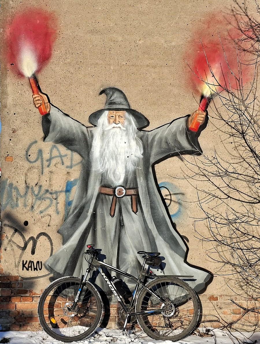 Pod nowym muralem Kawu na Dębcu