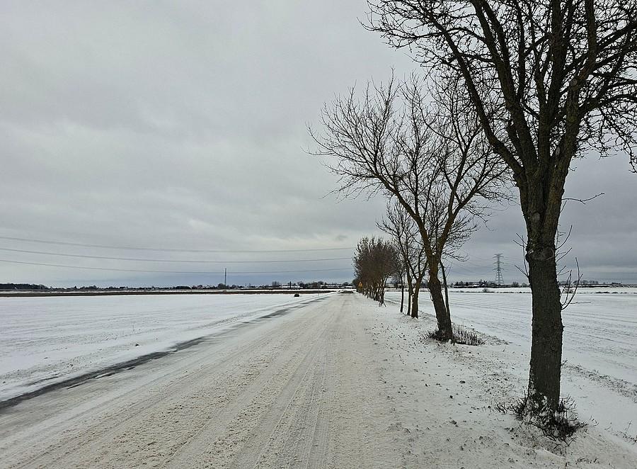 To po środku to główna droga