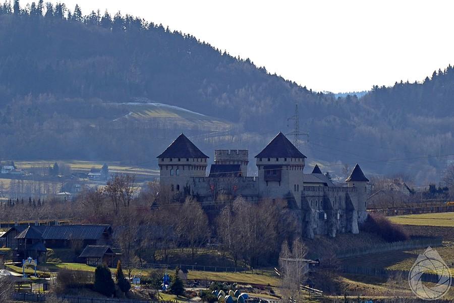 sztuczne zamki koło Inwałdu
