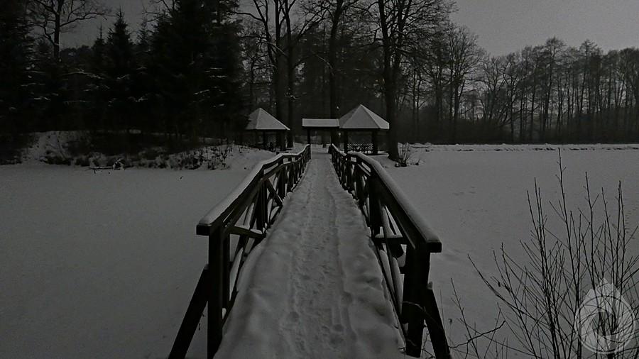 wiaty nad stawem w Horyńcu