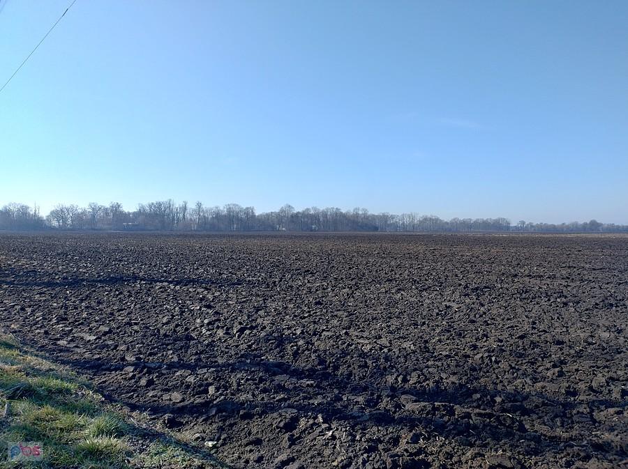 Zaorana ziemia wyczekuje wiosny