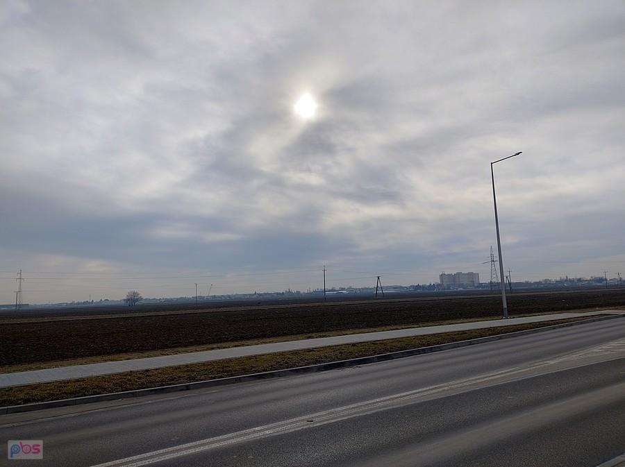 Słońce przedziera się przez chmury