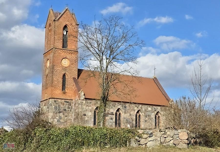 DOBROPOLE GRYFIŃSKIE (niem.Dobberphul)Kościół filialny p.w. Podwyższenia Krzyża z 1863 r.