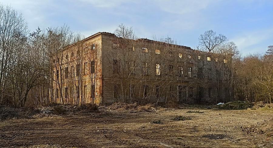 Klasycystyczny pałac z przełomu XVIII i XIX w. Droglowicach