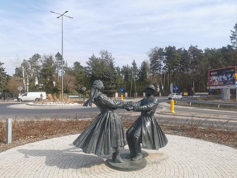 Rondo Zespołu Mazowsze w Karolinie (Otrębusach)