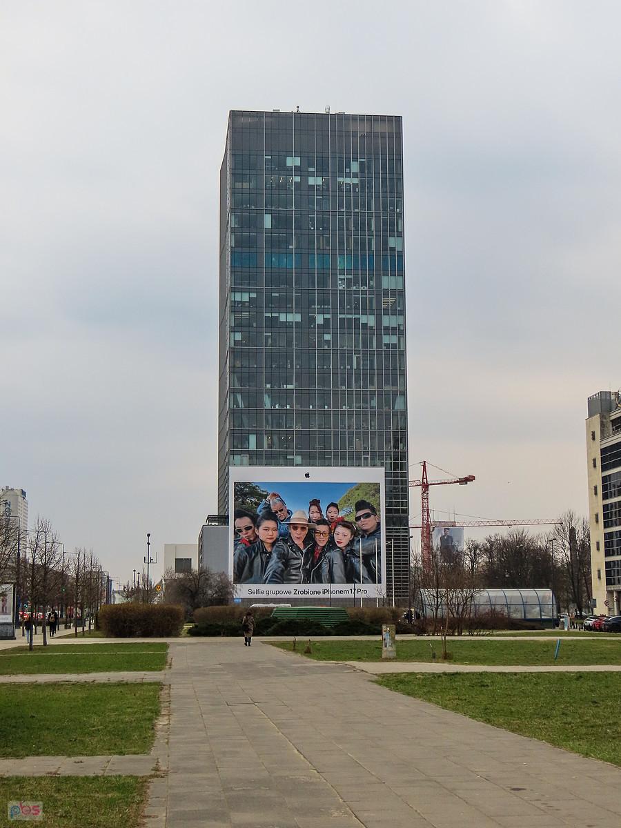 Central Point, klocek przy Metro Świętokrzyska