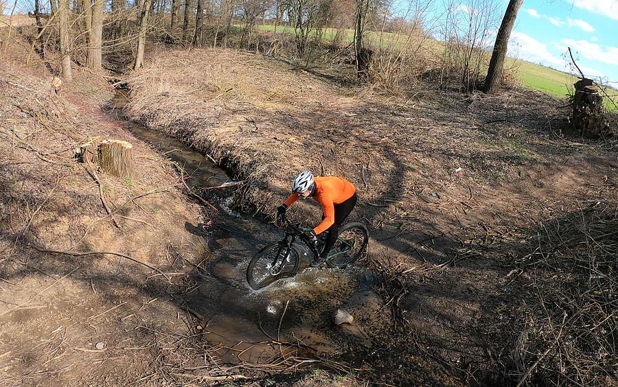 Przeprawy przez strumyki nad Wartą