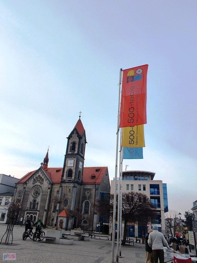 Flagi z logiem na 500-lecie miasta już wiszą