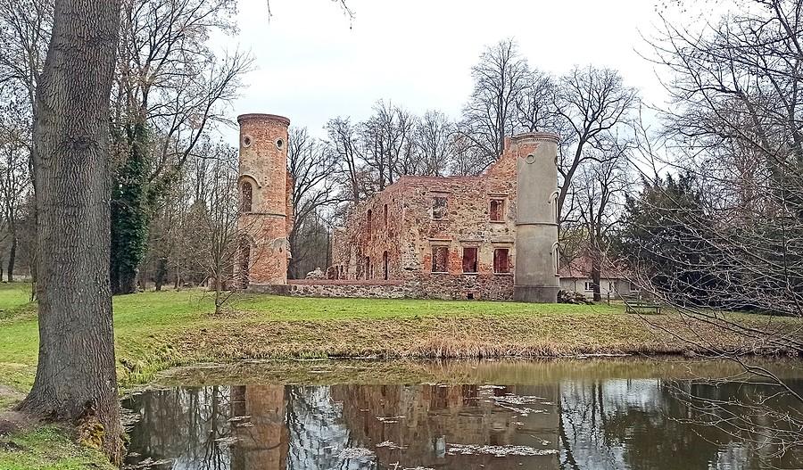 Pałac od strony stawu
