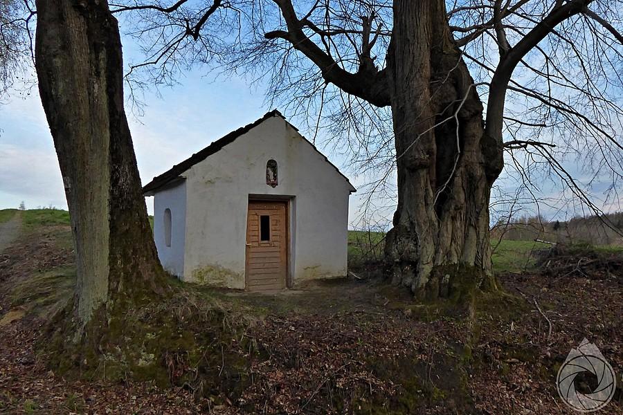 przydrzewna kapliczka z 1772 roku na Gorzejowej