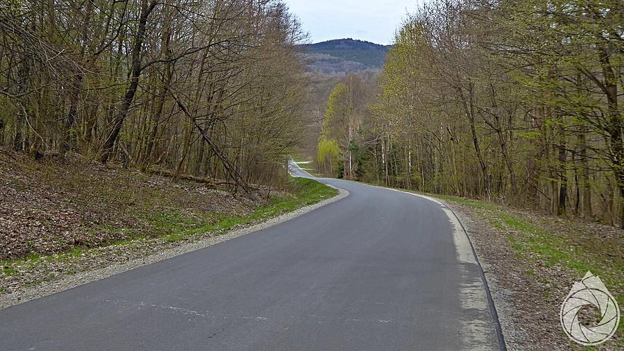 nowiutki, stromy asfalt do Rzepnika