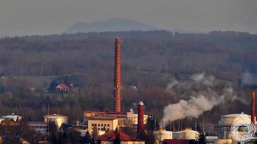 Cergowa wyłania się zza kominów okolojasielskich