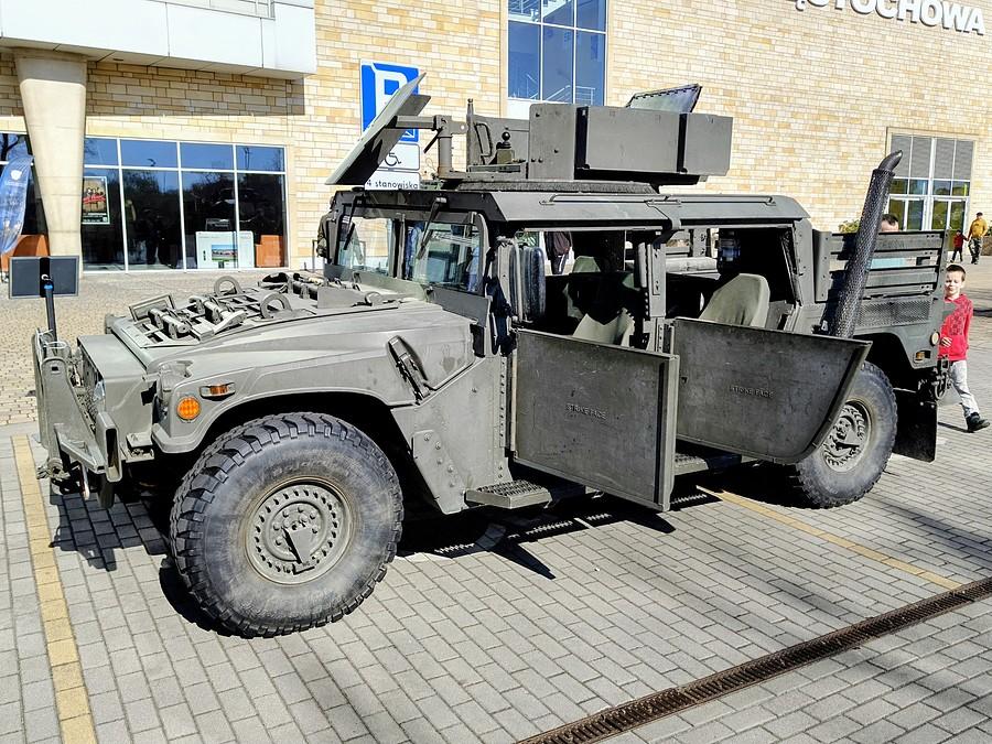 HMMWV - High Mobility Multipurpose Wheeled Vehicle potocznie nazywany Humvee