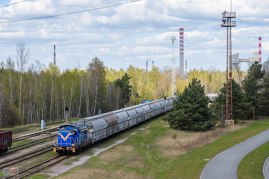 SM42-2596 pracująca dla Koksowni Częstochowa Nowa spycha ładowny skład wagonów typu Talns w okręgu PZ Huty Częstochowa.