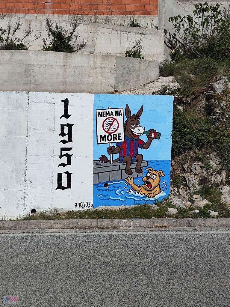 mural na wyspie Brać