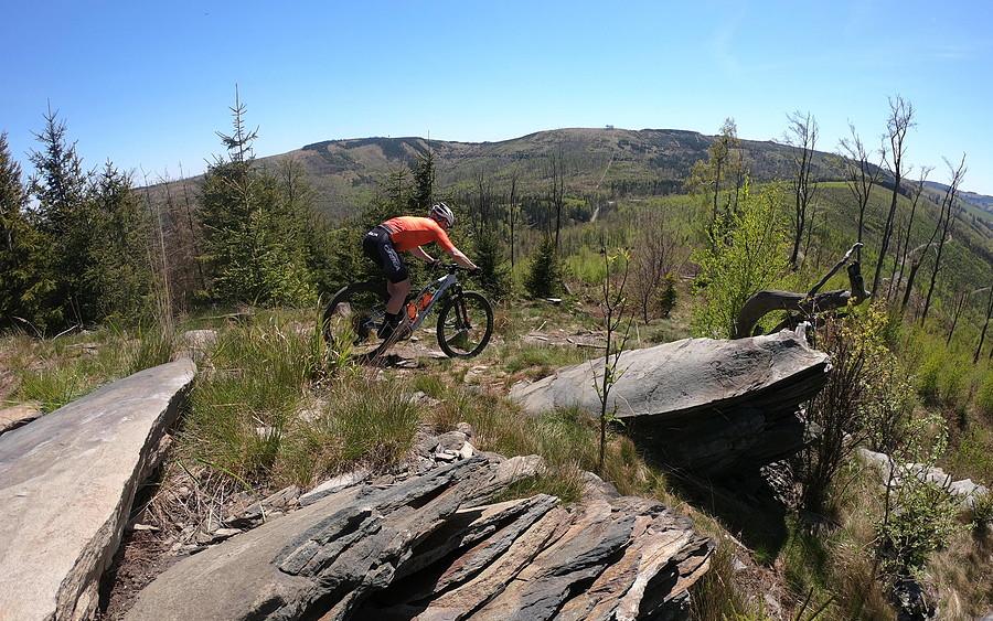 Widokowa i wymagająca jazda MTB po czeskim żółtym
