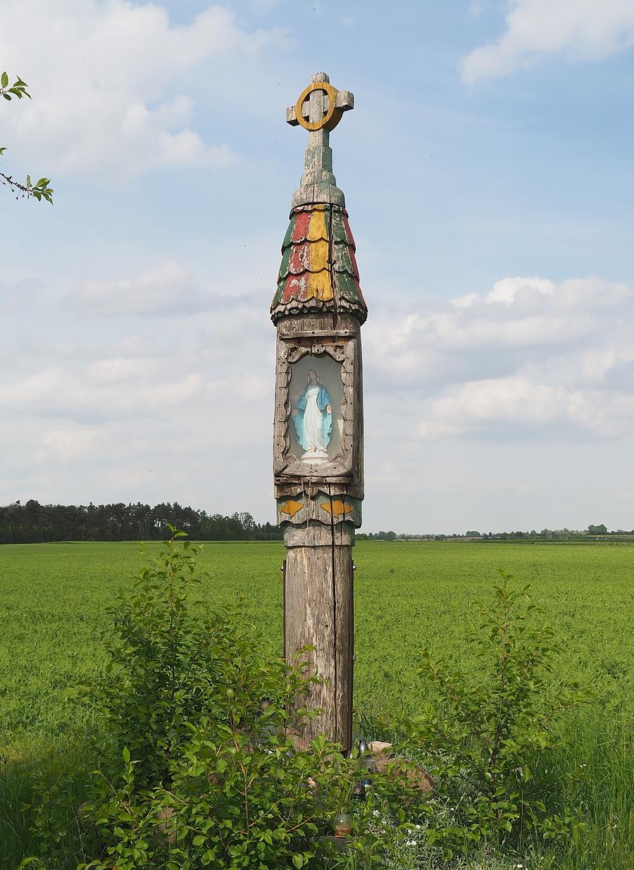 Przydrożna kapliczka za Kowalowem