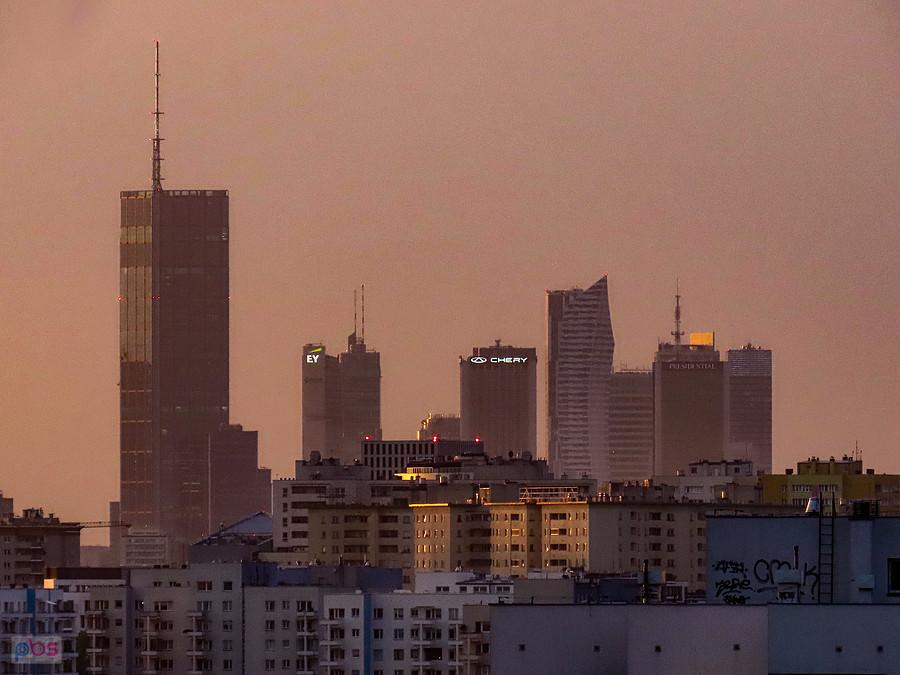 Oxford Tower ma nowy chiński neon Chery