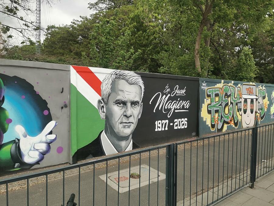 Mural Jacka Magiery, mur Wyścigów na Służewcu