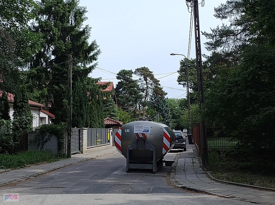 Awaria lub remont wodociągu, dowieźli wodę zdatną do picia