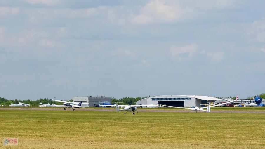 Cessna 182P Skylane #HA-DIC wyciąga szybowiec