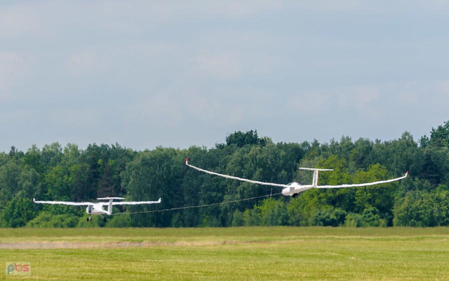 Artus Aircraft Artus 600-Lighter #SP-SUNY wyciąga szybowiec Schempp-Hirth Arcus M #OM-9969