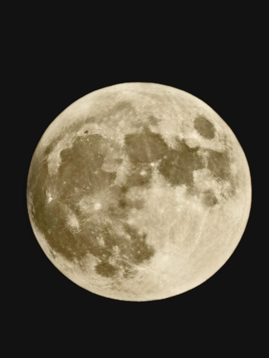 Moon. Dobrze wyszło.