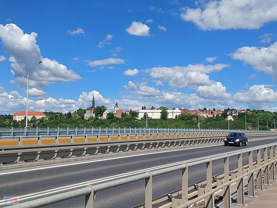 Sandomierskie zabytki widziane z mostu na Wiśle
