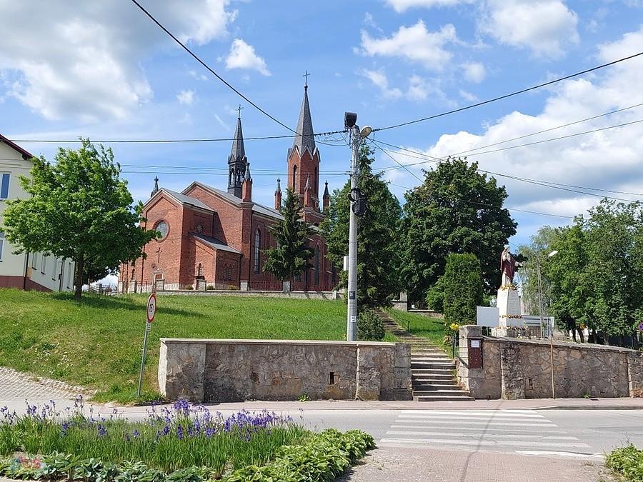 Iwaniska - miejscowy kościół