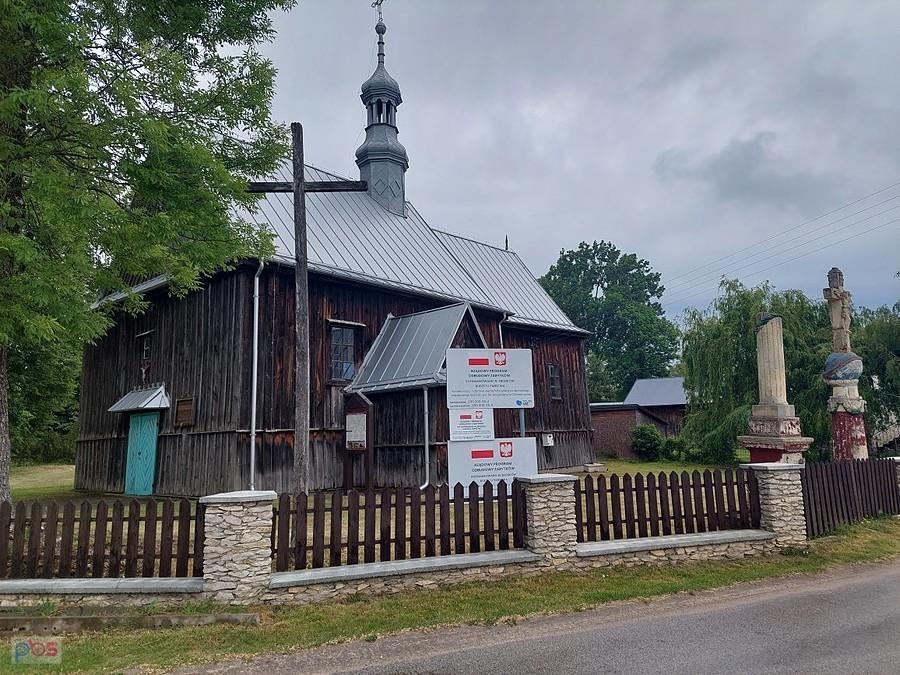 Drewniany ościół pw. św. Marii Magdaleny w Chomentowie