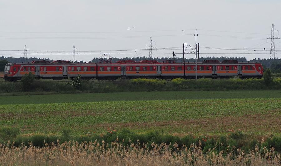 EN57 zwany kiblem, leci na Kostrzyn nad Odrą