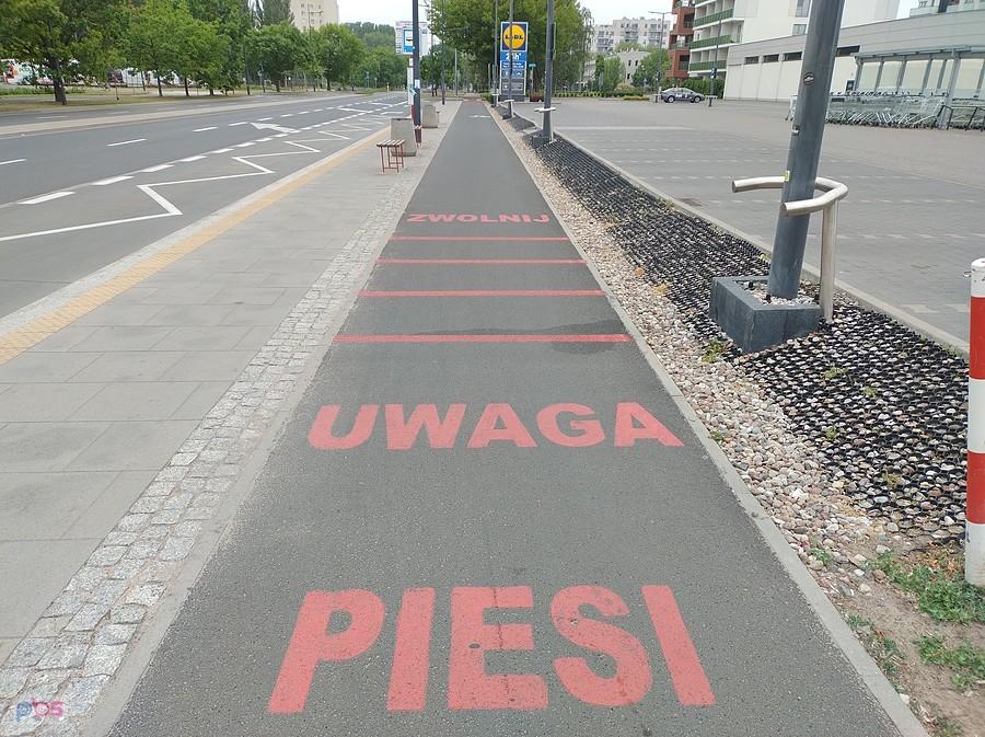 Zwolnij, uwaga piesi