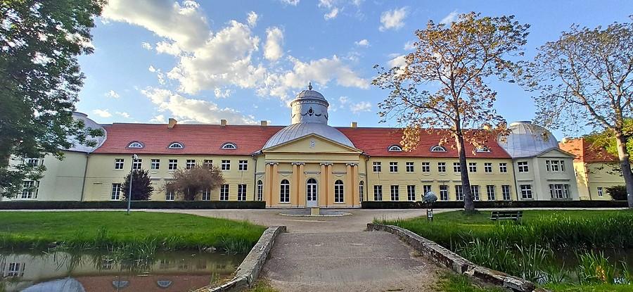 Pałac Maltzanów w Miliczu. Widok od strony parku dworskiego