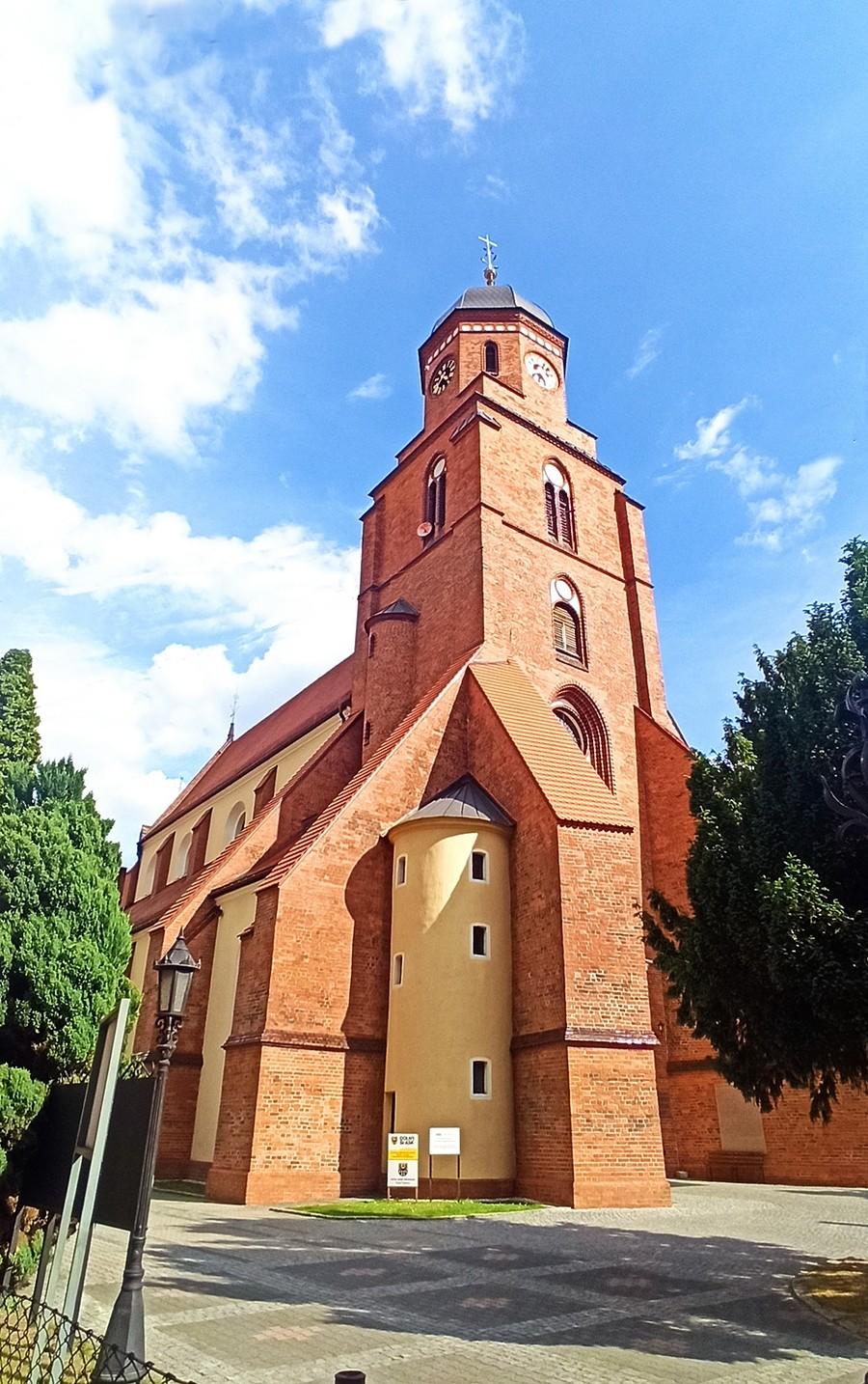 Kościół św. Trójcy z XVI w. w Żmigrodzie