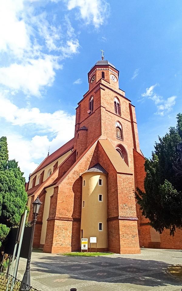 Kościół św. Trójcy z XVI w. w Żmigrodzie