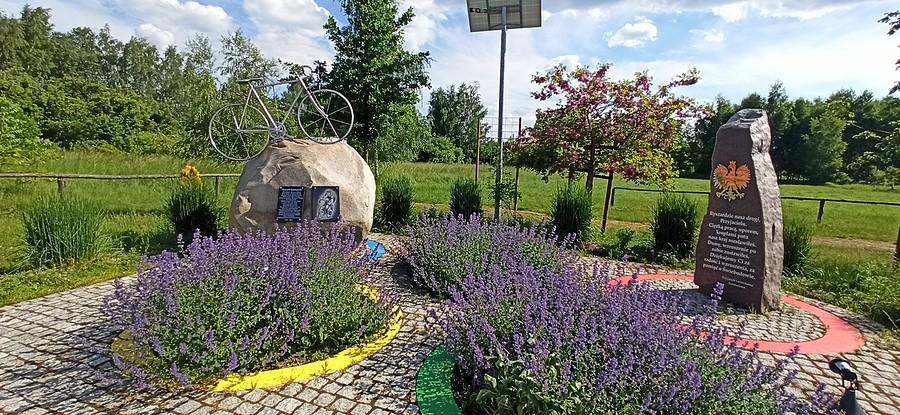 Skwer w Świebodowie (rodzinnej miejscowości kolarza) imienia Ryszarda Szurkowskiego