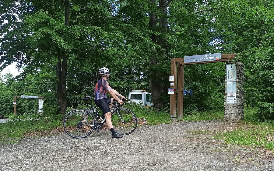 Glacensis na Przełęczy Jaworowej (707m), tylko rower mam nieodpowiedni :)