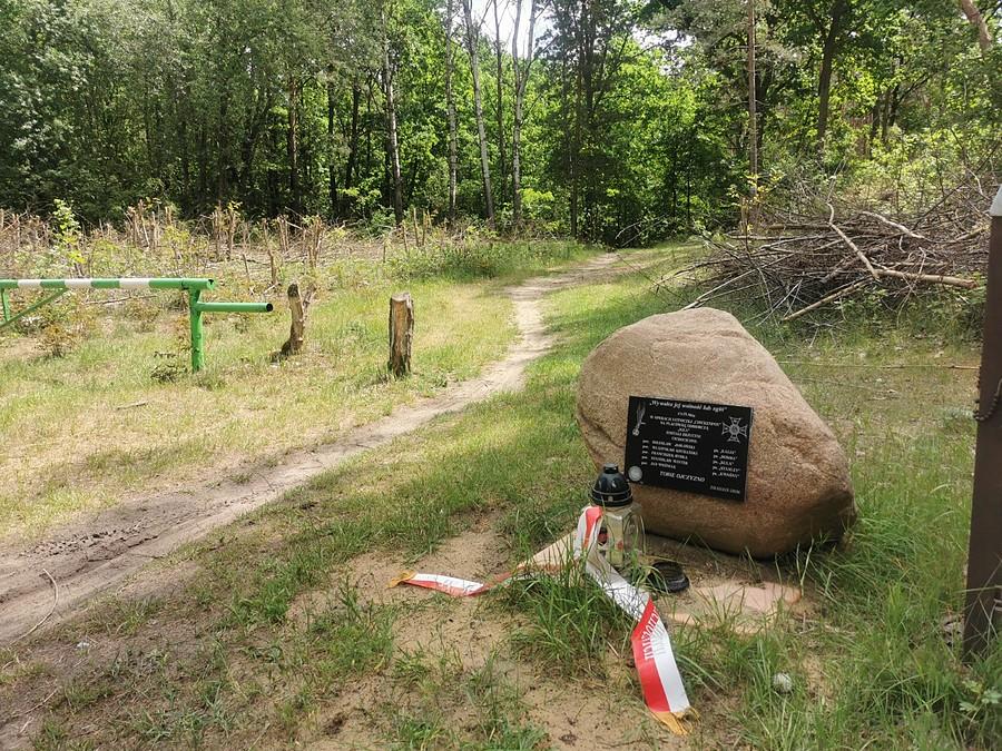 Miejsce zrzutu "Cichociemnych" upamiętnił Grom