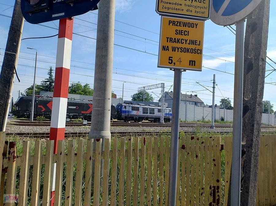 Ten przejeżdża przez Ożarów